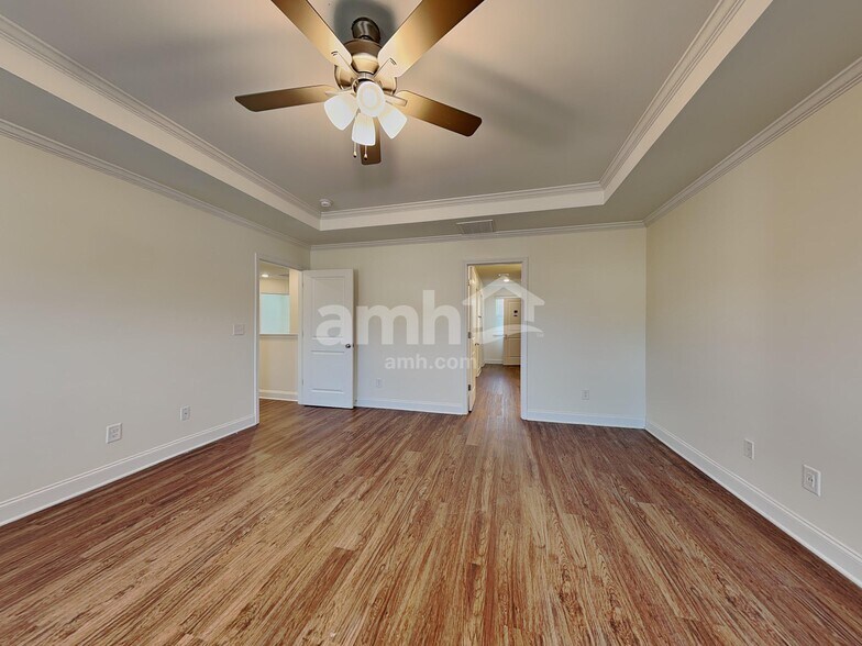 Building Photo - 2132 Laurel Vlg Cir