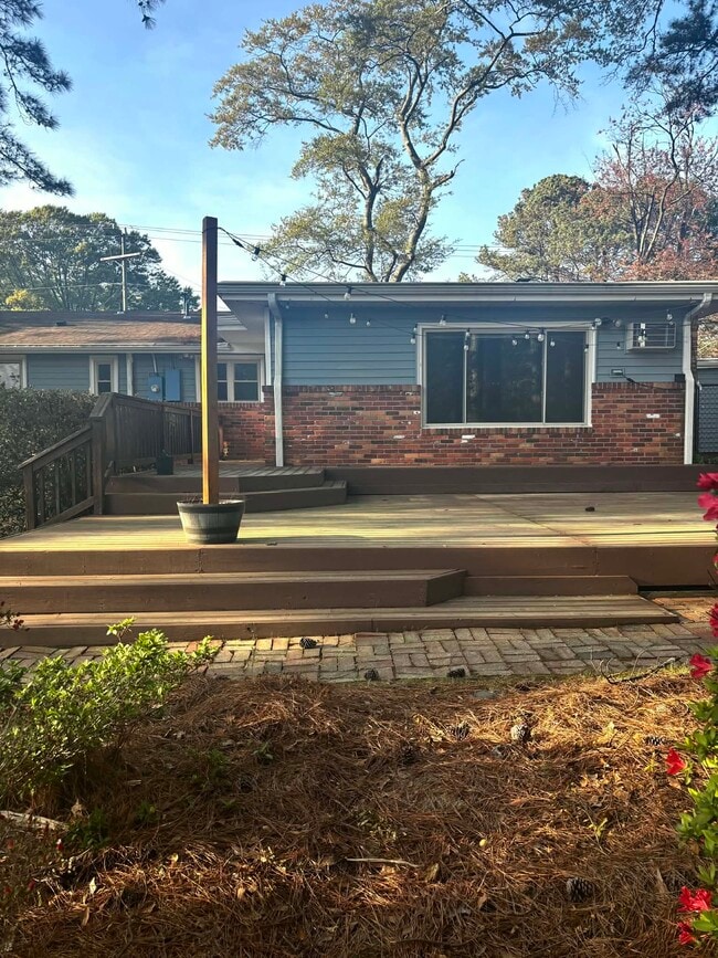 Building Photo - 339 Thole St