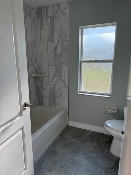 Hall Bth 2 - 16681 78th Rd N