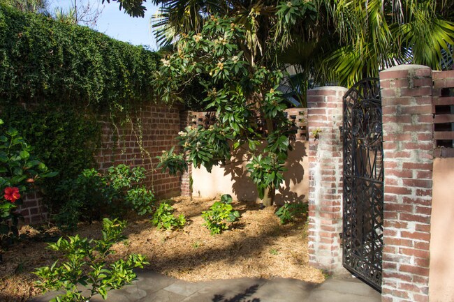 Building Photo - 2 BD/2 BA in Harleston Village