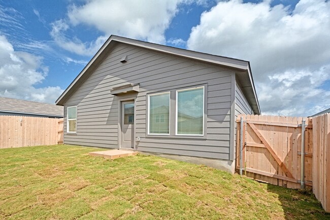 Building Photo - 1537 Hummock Steep