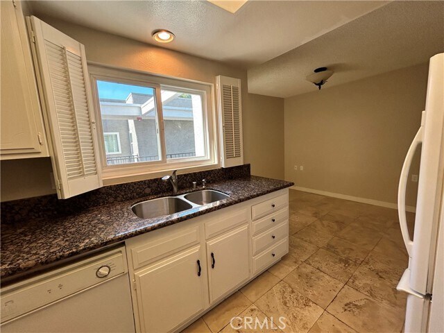 Building Photo - 2404 Via Mariposa W