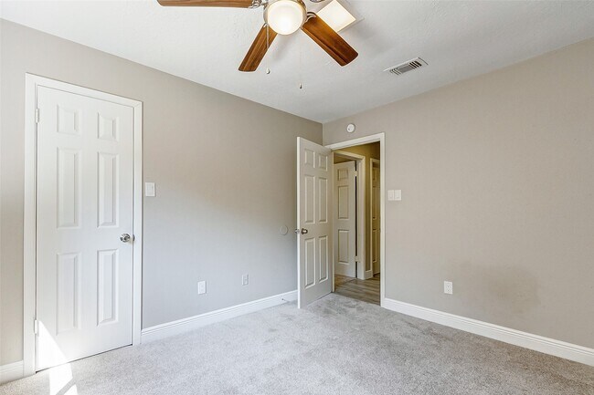 Building Photo - 5423 Fawn Trail Ln