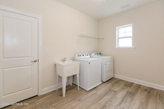 Building Photo - 136 Oyster Bay Way
