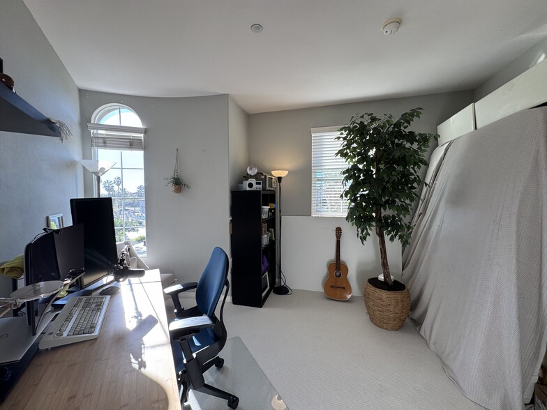 Building Photo - 243 Riverdale Ct