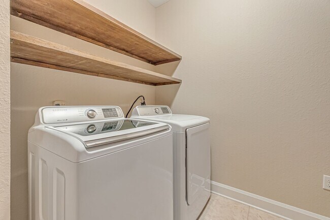 Building Photo - Gorgeous Southern Living Home in Coveted S...