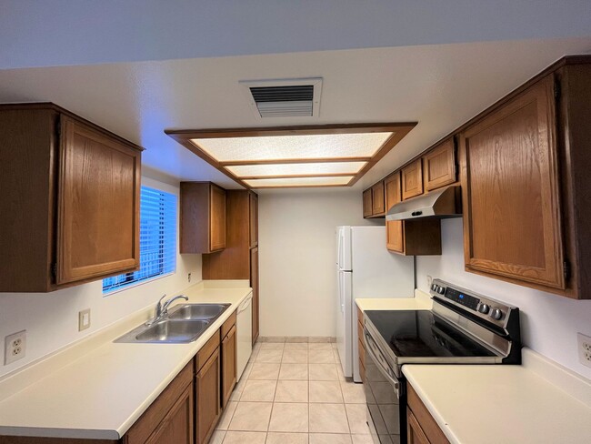 Building Photo - CONDO - OAK CREEK ESTADOS - VILLAGE OF OAK...