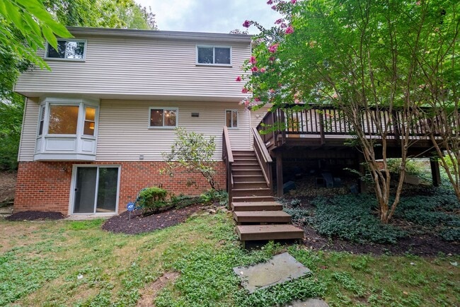 Building Photo - Fabulous 4 Bed 2.5 Bath Colonial With Pati...