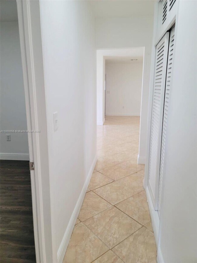 Building Photo - 4225 SW 98th Ct
