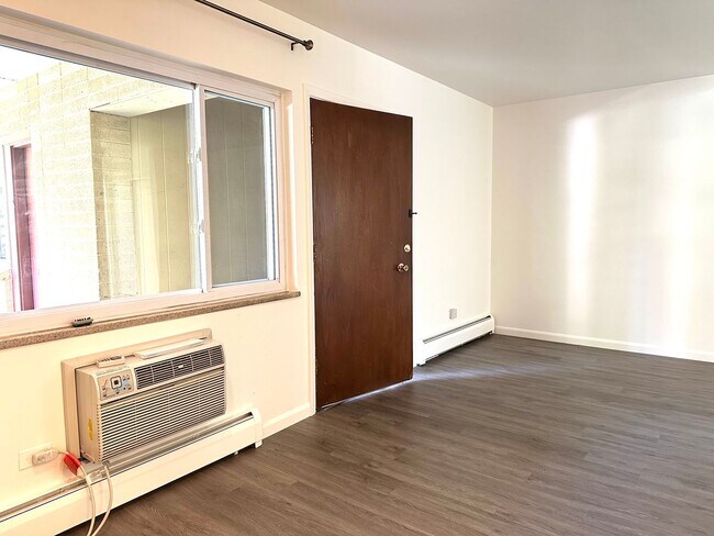 Building Photo - Pre-Leasing for August 2026! Spacious 1 Bed/1bath close to CU with Reserved Parking