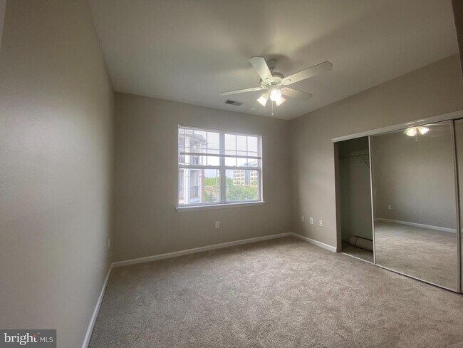Building Photo - 12929 Centre Park Cir