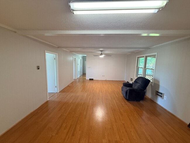 Building Photo - Beautiful Ranch home in Concord