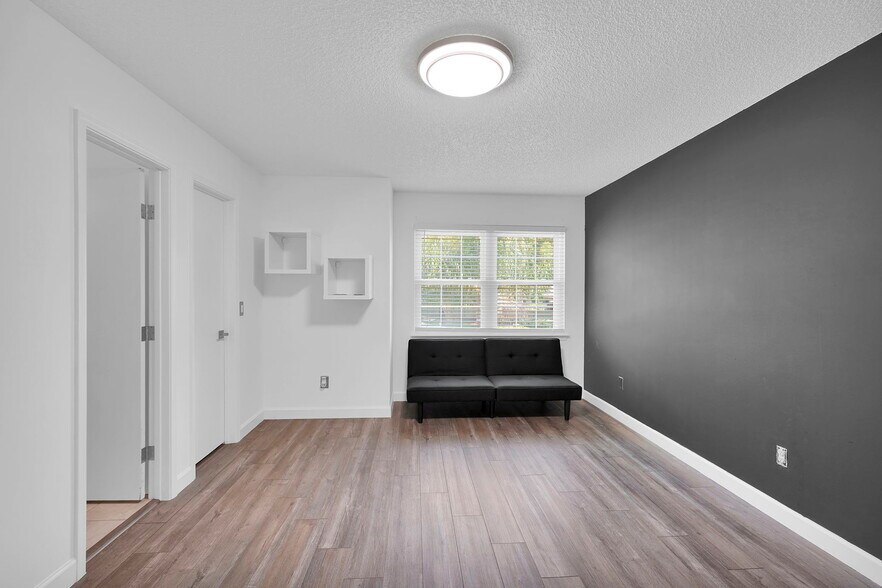 Building Photo - 11330 Lake Mandarin Cir E