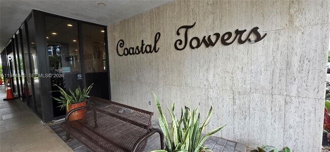 Building Photo - 400 Kings Point Dr