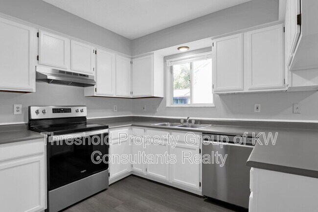 Building Photo - 2522-2524 Weyburn Road - 2524