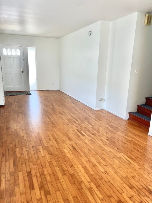 Building Photo - Gorgeous Hermosa Hills home with spacious ...