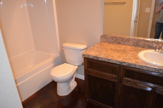 Building Photo - 1609 Pontotoc Ter