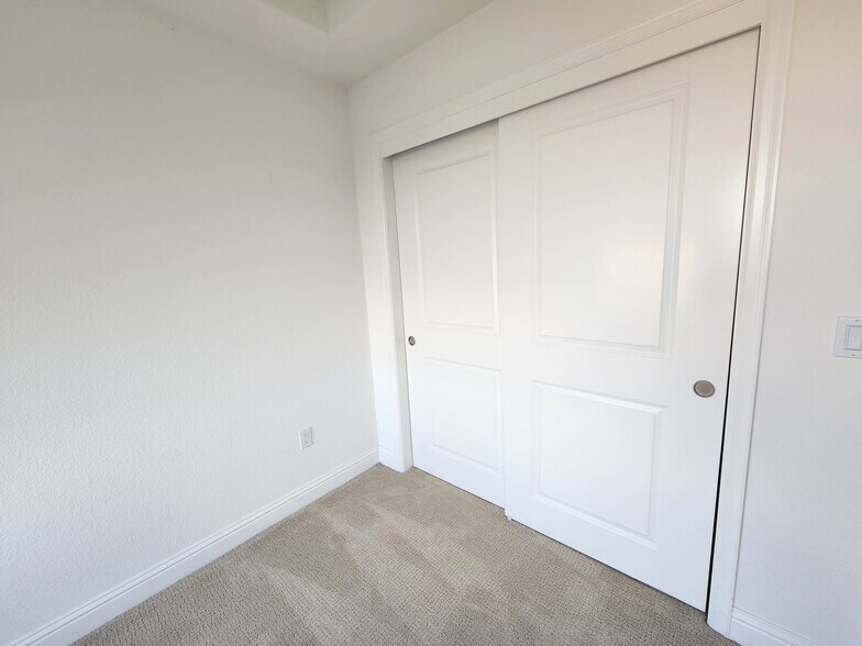 Bedroom 2 closet - 2585 El Camino Real