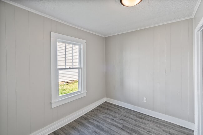 Building Photo - 403 McKenna St
