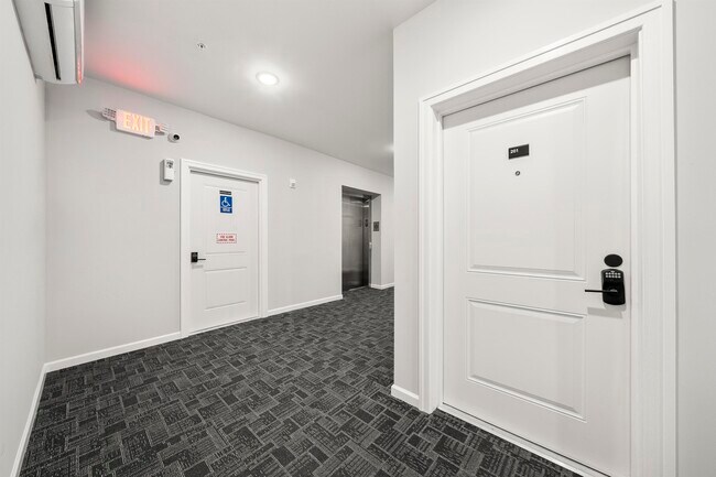 Building Photo - 51 E Main St