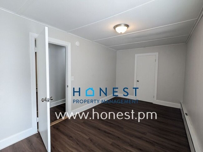 Building Photo - 110 Silver St