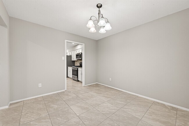 Building Photo - 927 Comstock Springs Dr