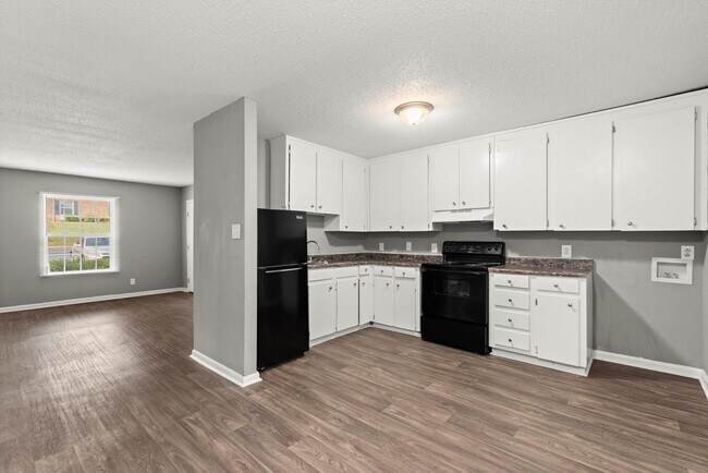 Building Photo - 3 Bedroom Availability