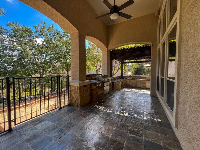 Building Photo - The Ridge at Alta Vista