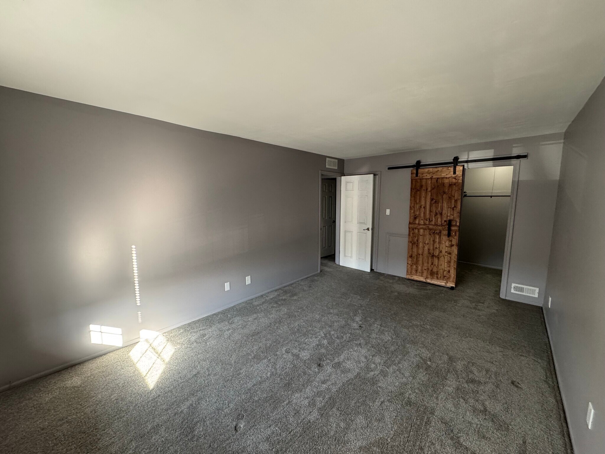Building Photo - 1502B Denham Ct