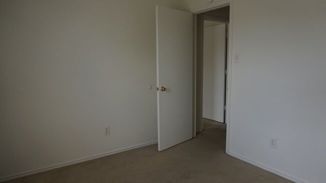 Building Photo - 4600 Greyhound Dr