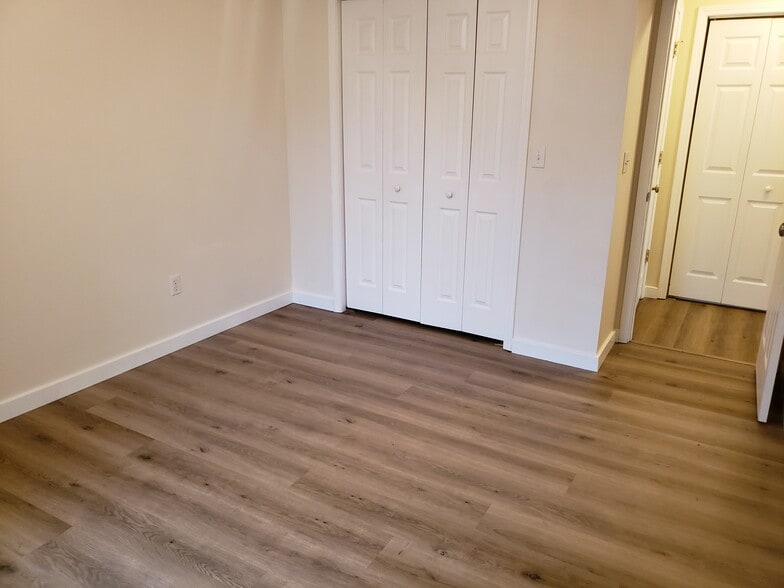 Second bedroom with closet - 2977 West Village Lane