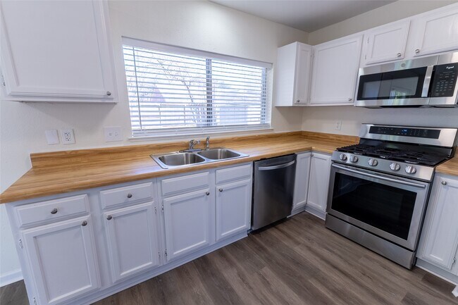 Building Photo - 12234 Fetlock Dr