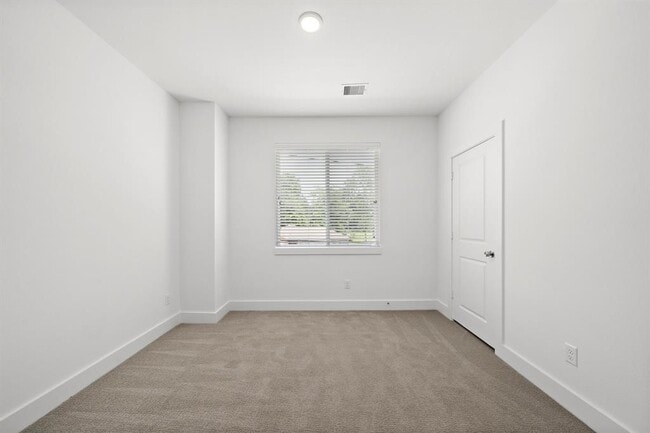 Building Photo - 1586 W Tidwell Rd