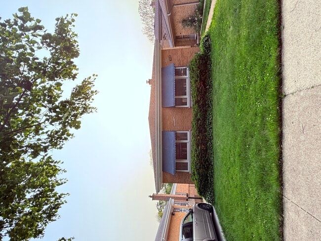 Building Photo - 7518 Keeler Ave