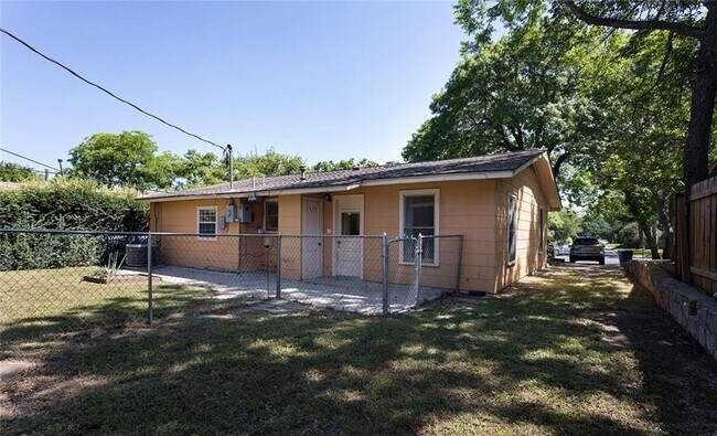 Building Photo - 2110 Westover Rd