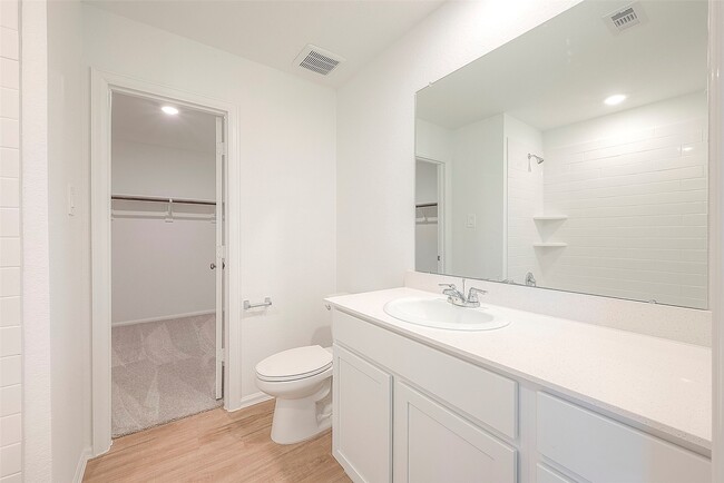 Building Photo - 1491 Las Cuevas Dr