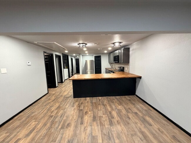 Building Photo - Move in Special, $500 off first full month of rent!