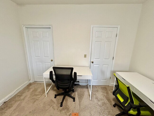 Building Photo - 416 Madison St