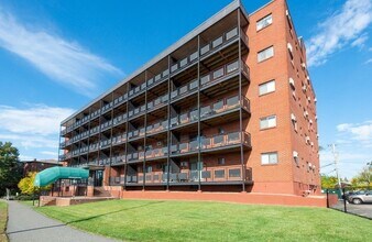 Building Photo - 585 Revere Beach Pky
