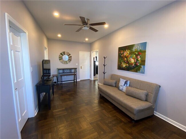 Building Photo - 2 Nicholas St