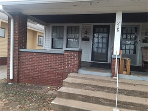 Building Photo - 925 Dequincy St