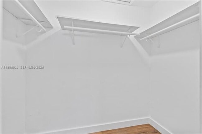 Building Photo - 361 E 39th St