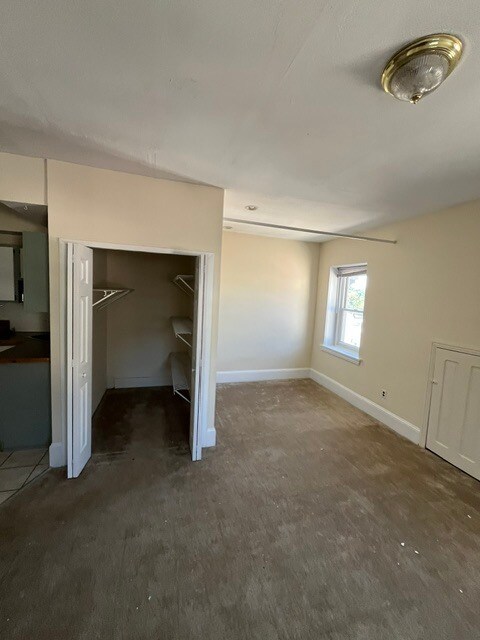 Building Photo - 112 W Salaignac St