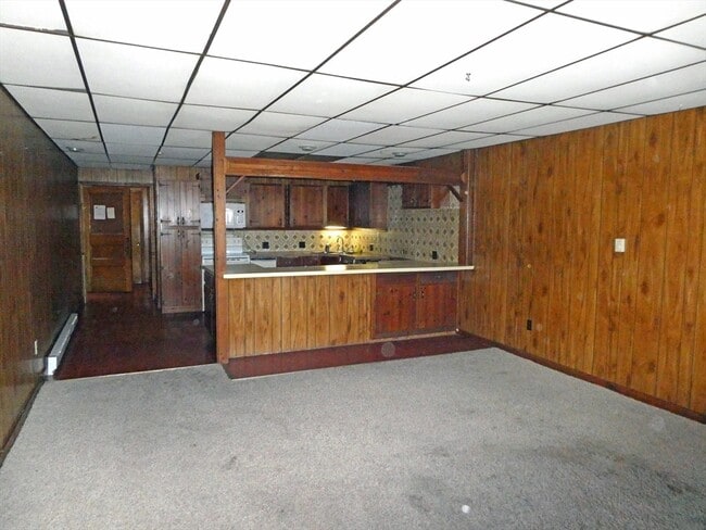 Building Photo - 13 N Main St