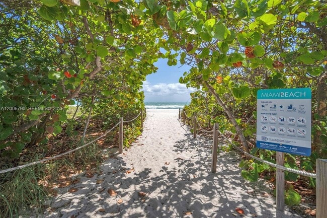 Building Photo - 5313 Collins Ave