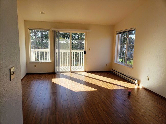 Building Photo - 1108 E Maryland St