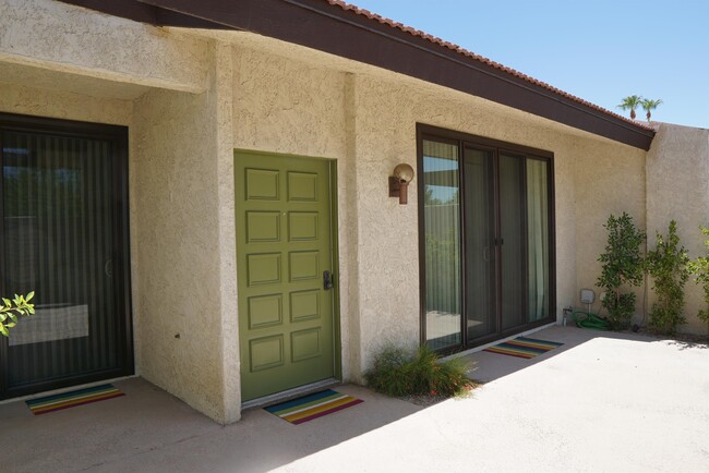 Building Photo - 204 N Hermosa Dr