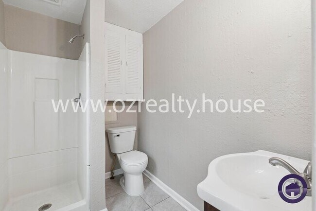 Building Photo - 4218 Parrakeet Ave