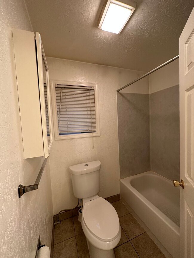 Building Photo - Spacious Kenai Home!