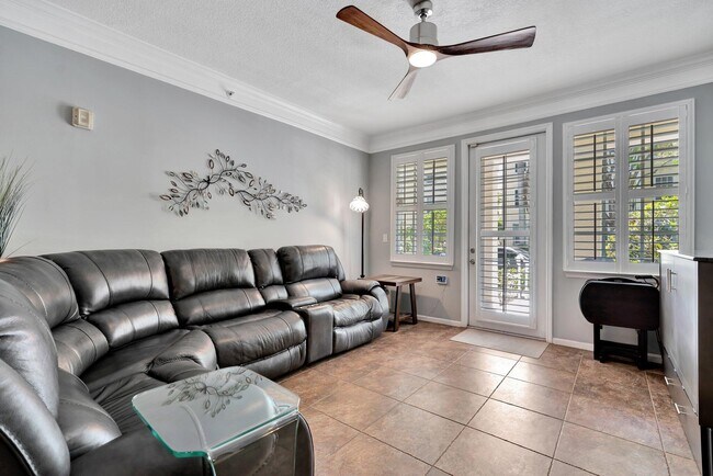Building Photo - 275 Murcia Dr